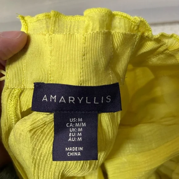 2/$20❤️- SHIRT | Women’s Amaryllis shirt size medium - Picture 6 of 6